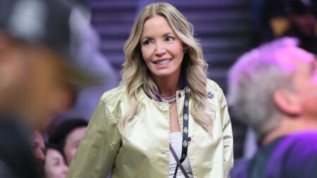 Buss trying to block siblings’ sale of LA Lakers