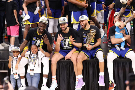Warriors legend gives LeBron James ultimate flowers: ‘He has no weakness’