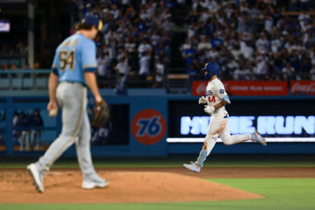 Yoshinobu Yamamoto shines as Dodgers hold late 3-1 lead over Brewers to tie series