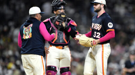 Padres lose to Diamondbacks, miss opportunity to secure top Wild Card spot