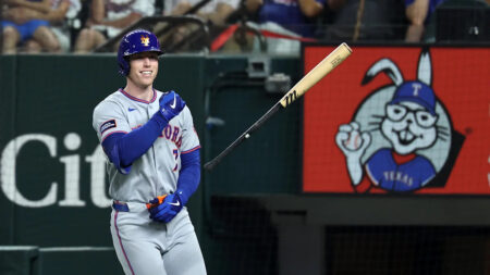 Mets play spoiler with three long balls in victory over Rangers