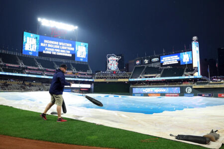 Braves at Twins rain delay chat and discussion