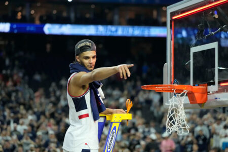 Andre Jackson Jr. signs deal with Toronto Raptors.