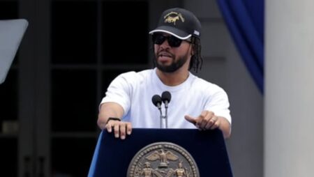 Jalen Brunson brings Knicks teammates on stage during ‘Saturday Night Live’ monologue