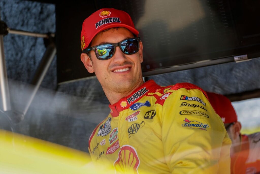 Logano capitalises on fuel strategy to win and nail title fight spot