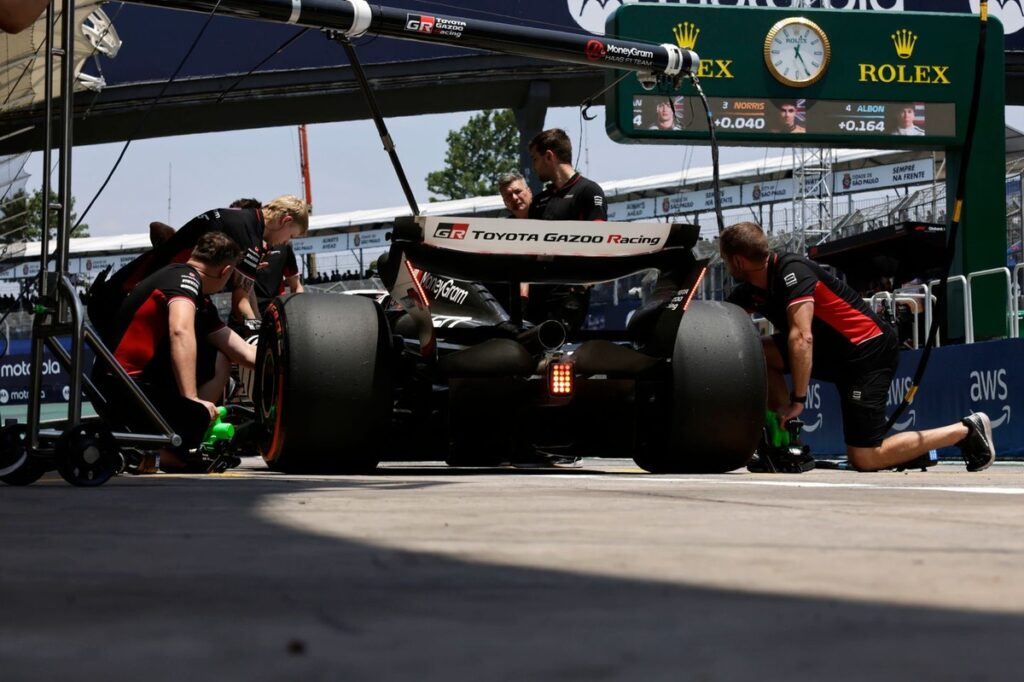 Behind the scenes of the “critical” 150-minute test facing F1 mechanics every race