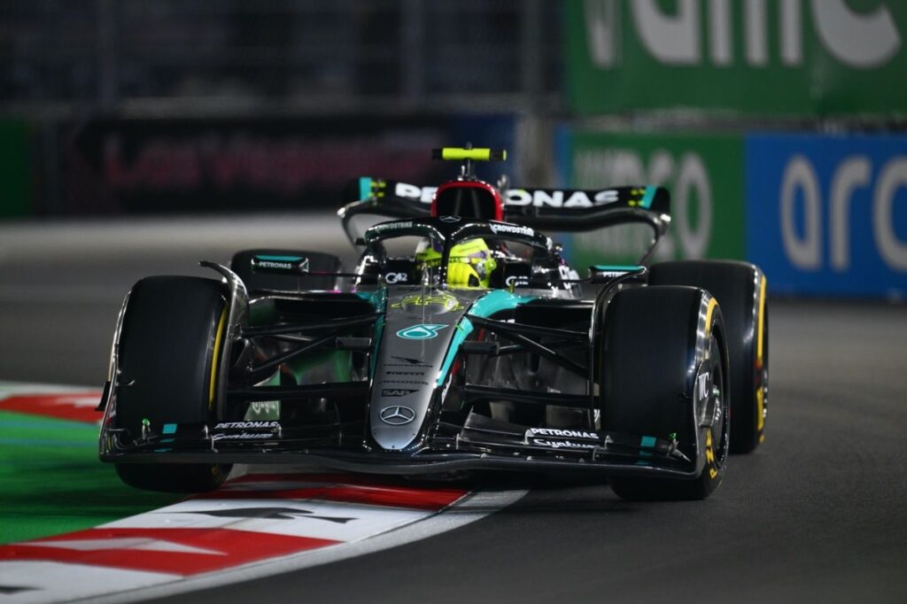 F1 Las Vegas GP: Hamilton fastest from Norris