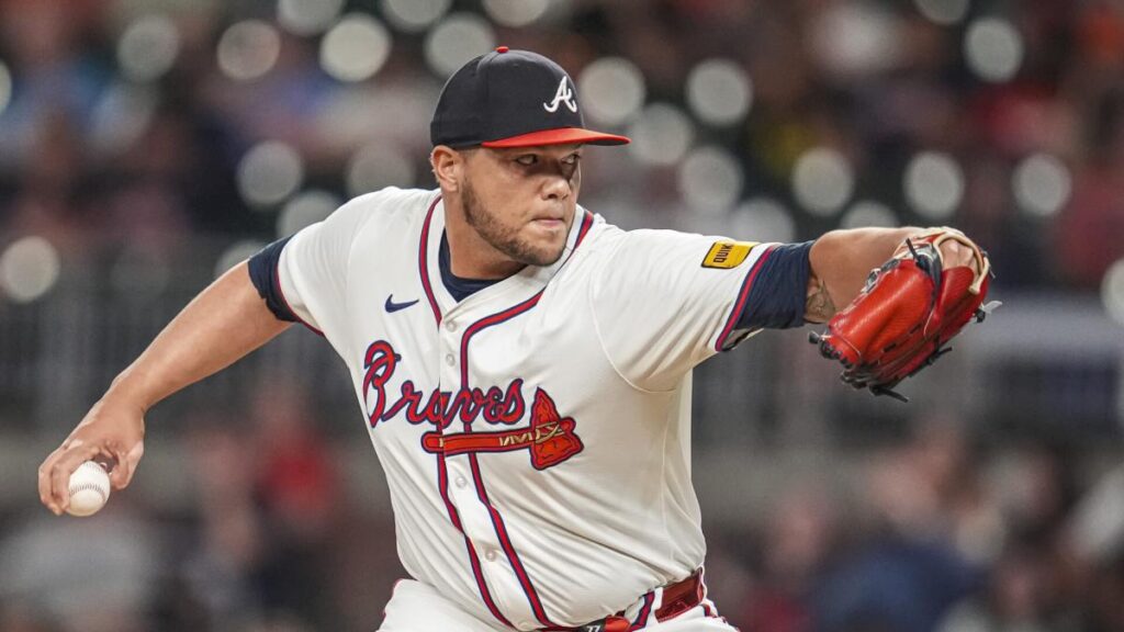 Braves reliever Joe Jimenez to be sidelined 8-12 months following knee surgery