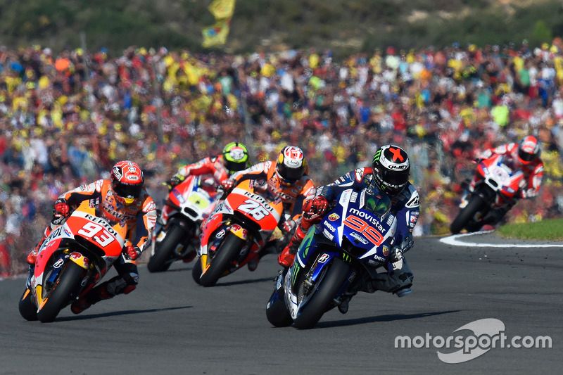 Start: Jorge Lorenzo, Yamaha Factory Racing leads