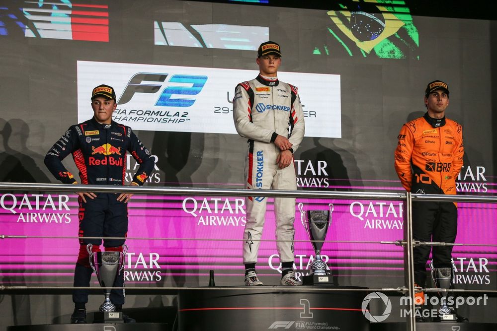 Paul Aron, Hitech Pulse-Eight, 1st position, Isack Hadjar, Campos Racing, 2nd position, and Gabriel Bortoleto, Invicta Racing, 3rd position, on the podium