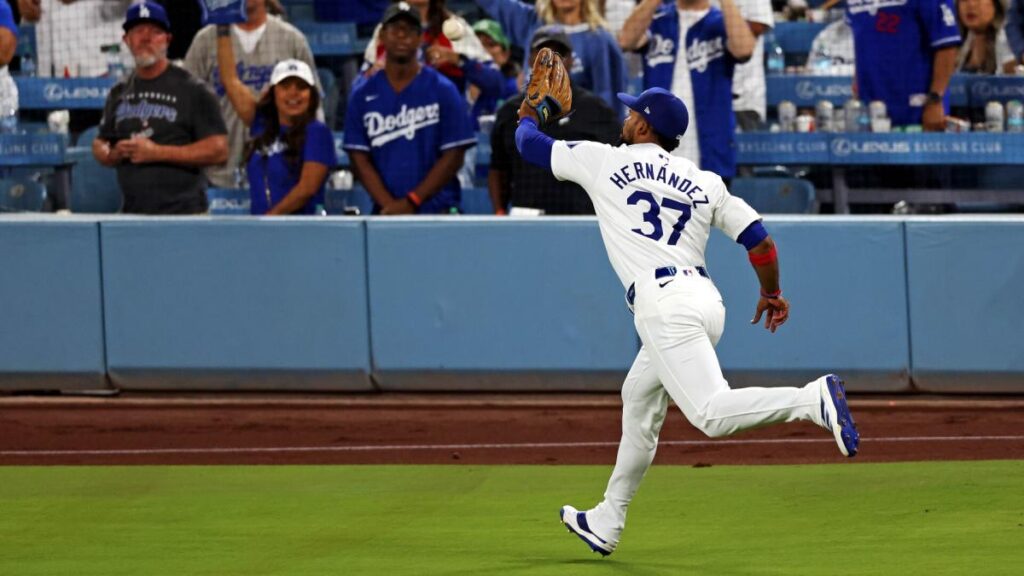 Dodgers to re-sign outfielder Teoscar Hernández to three-year,  million contract