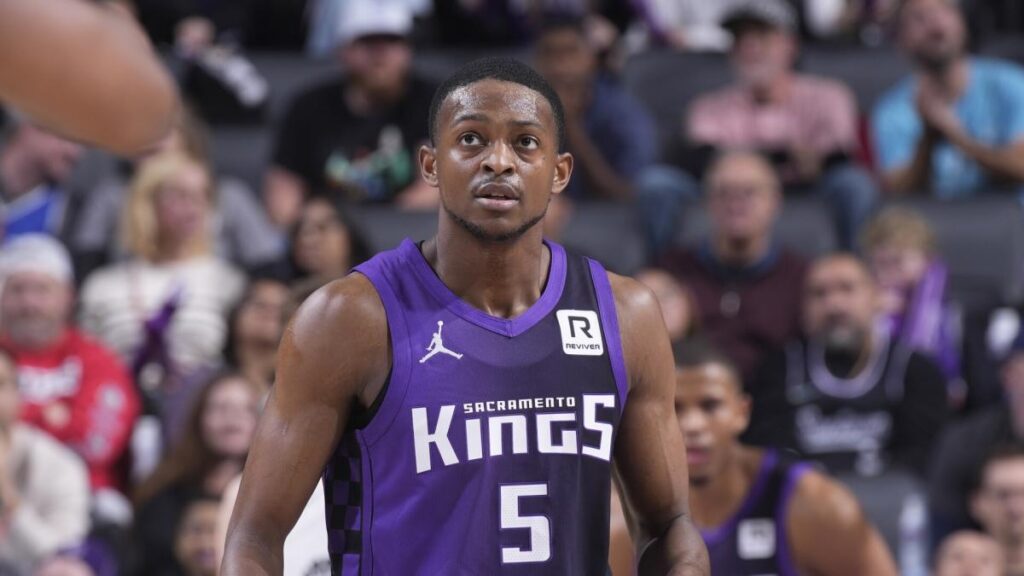 De’Aaron Fox reportedly not asking Kings for trade, but will he sign extension to stay?