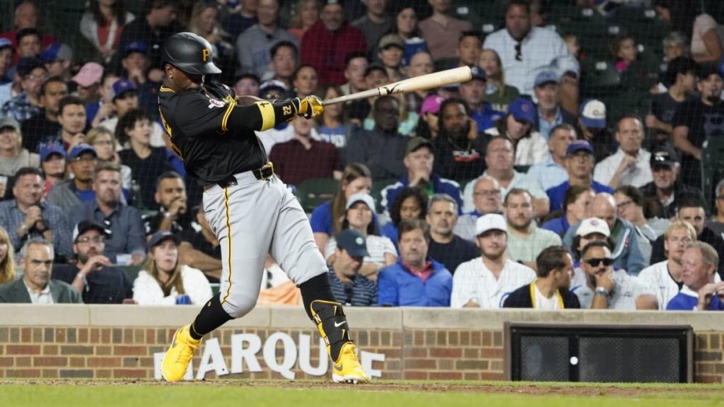 Report: Andrew McCutchen signs one-year, -million deal to stay with Pittsburgh Pirates