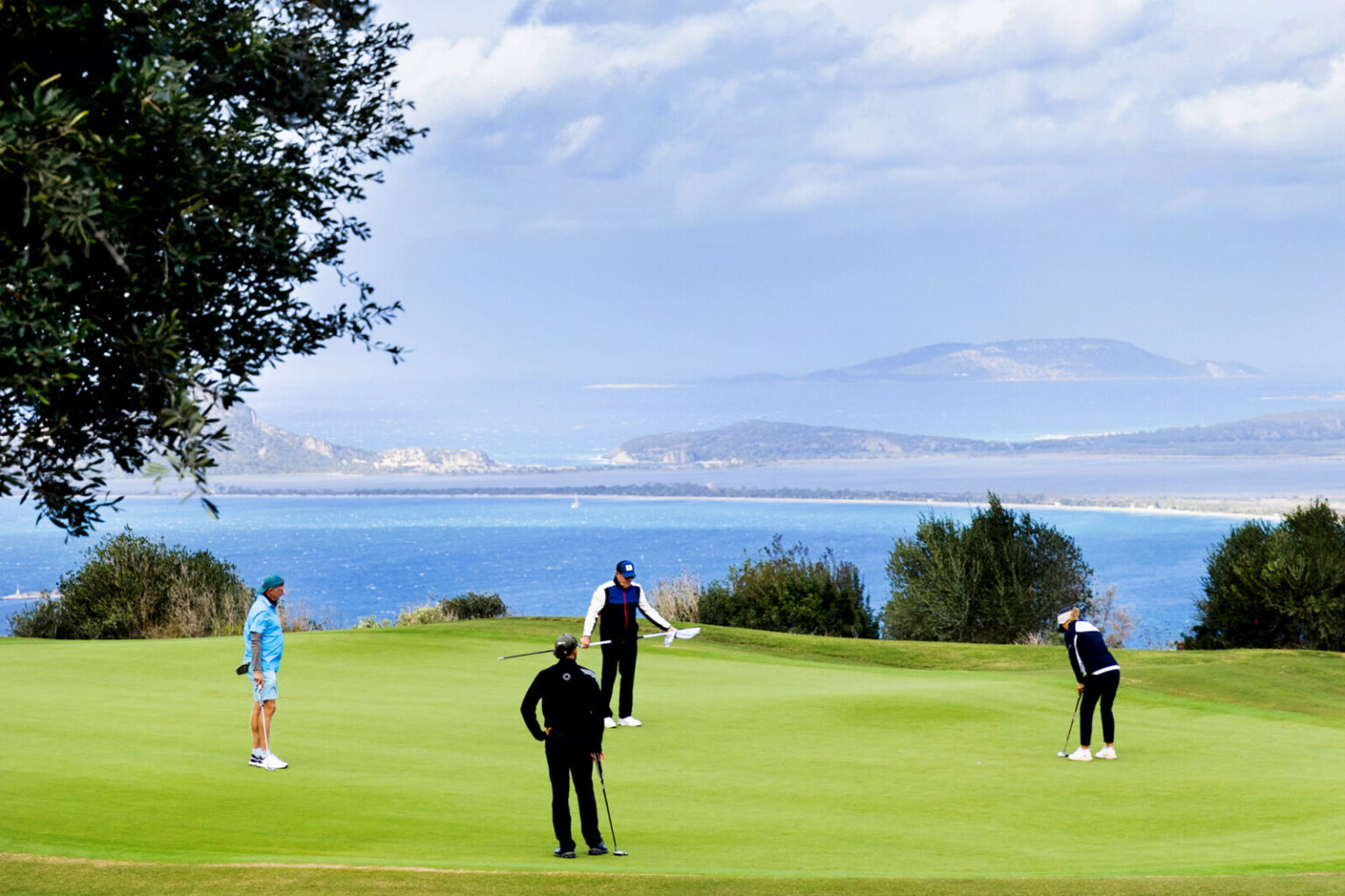 200 golfers tee off at the AEGEAN Messinia Pro-Am at Costa Navarino