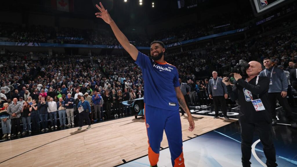 Watch Karl-Anthony Towns tribute video, standing ovation in his return to Minnesota