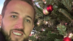 Fans in stitches as Harry Kane’s Merry Christmas social media post as England captain ‘thinks tree is a fan’