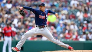 Red Sox acquire reliever Jovani Morán from Twins for utility player Mickey Gasper