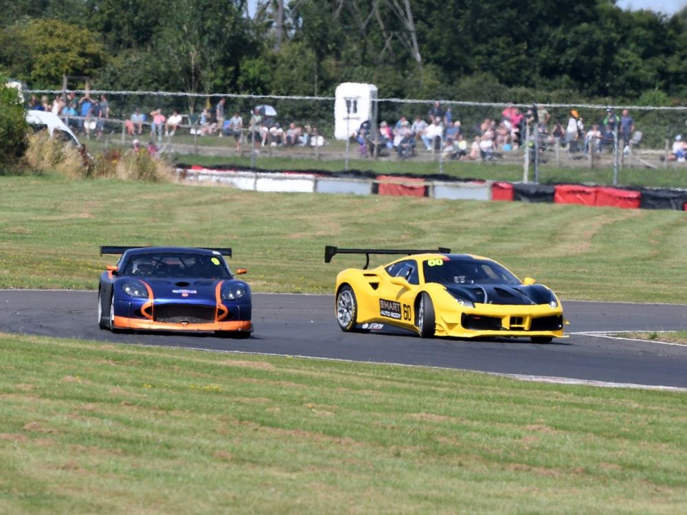 Just one point separated Watson and Popovic in Castle Combe GTs