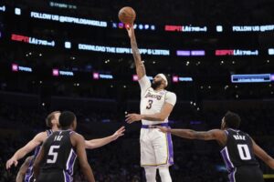 Anthony Davis and Austin Reaves power LeBron-less Lakers past Kings