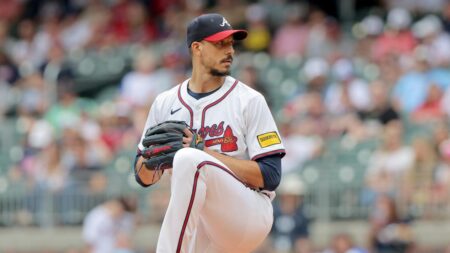 Charlie Morton agrees to a 1-year,  million deal with the Orioles