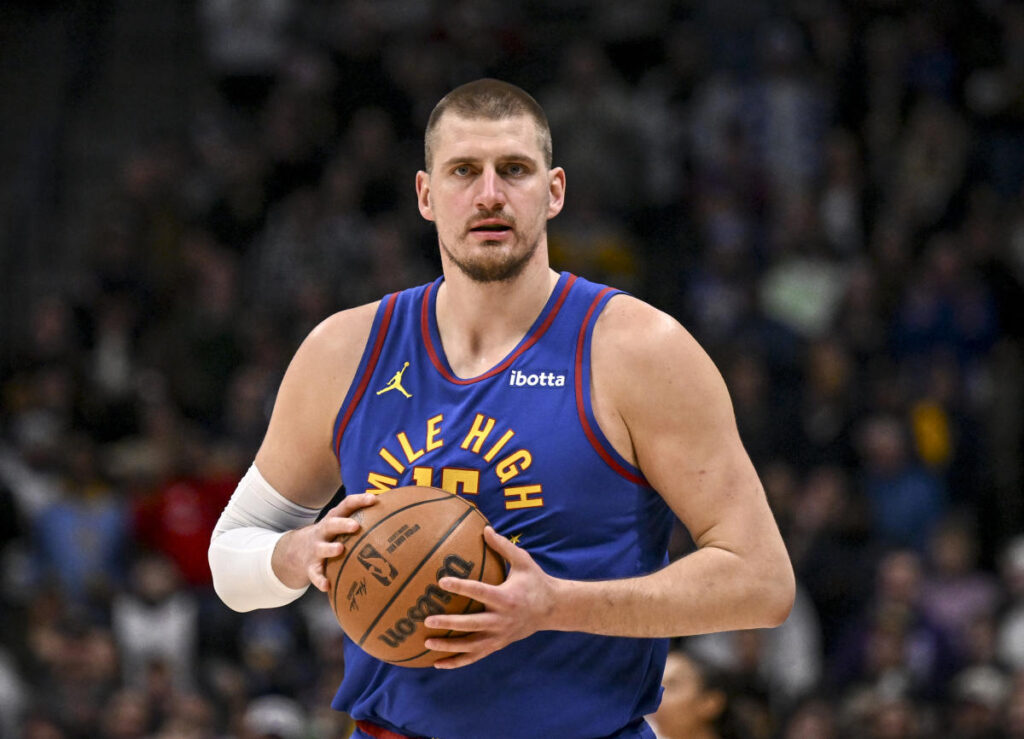 Nikola Jokić notches 5th straight triple-double, nails 3/4 court shot as Nuggets beat Kings