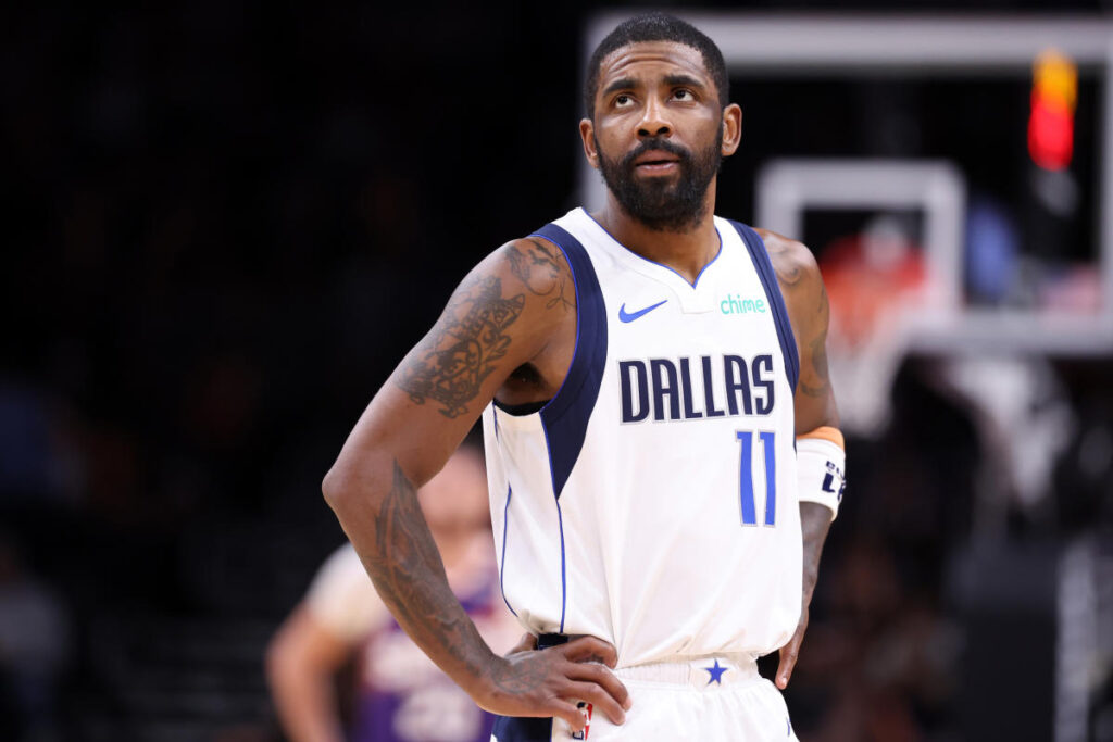 Report: Mavericks G Kyrie Irving to be sidelined with bulging disc in back