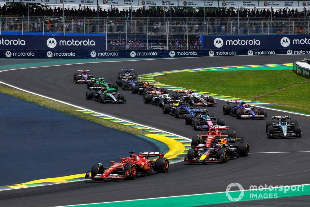 Charles Leclerc, Ferrari SF-24, Max Verstappen, Red Bull Racing RB20, Carlos Sainz, Ferrari SF-24, George Russell, Mercedes F1 W15, Pierre Gasly, Alpine A524, the remainder of the field at the start