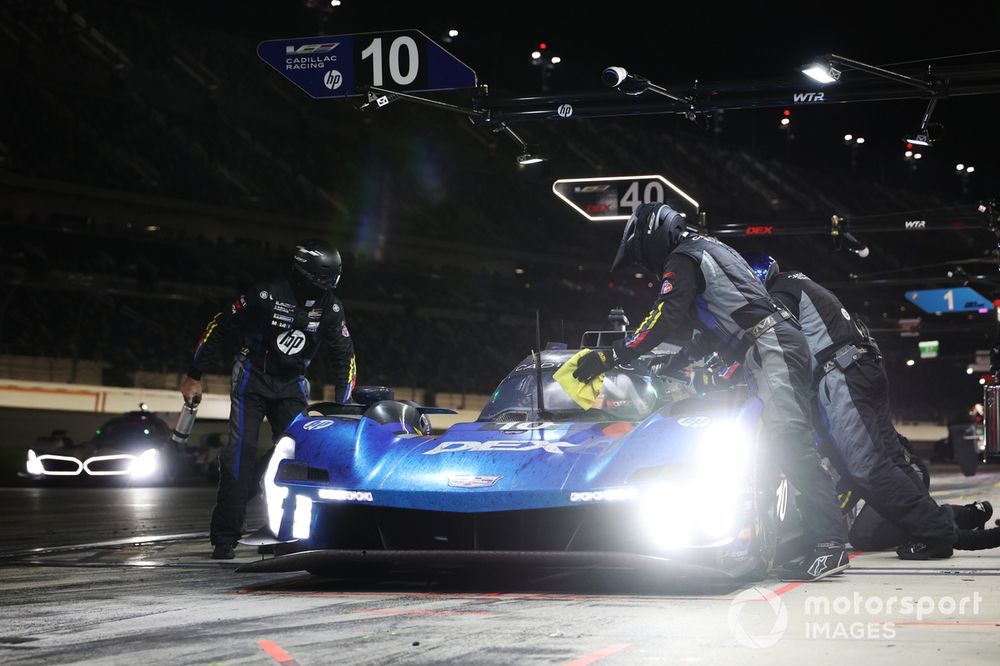 #10 Cadillac Wayne Taylor Racing Cadillac V- Series.R: Ricky Taylor, Filipe Albuquerque, Will Stevens, Brendon Hartley