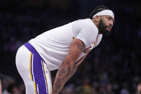 Lakers lose Anthony Davis to abdominal injury vs. 76ers