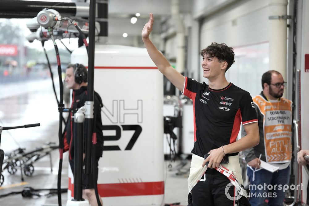 Oliver Bearman, Haas F1 Team, waves at fans in the grandstands