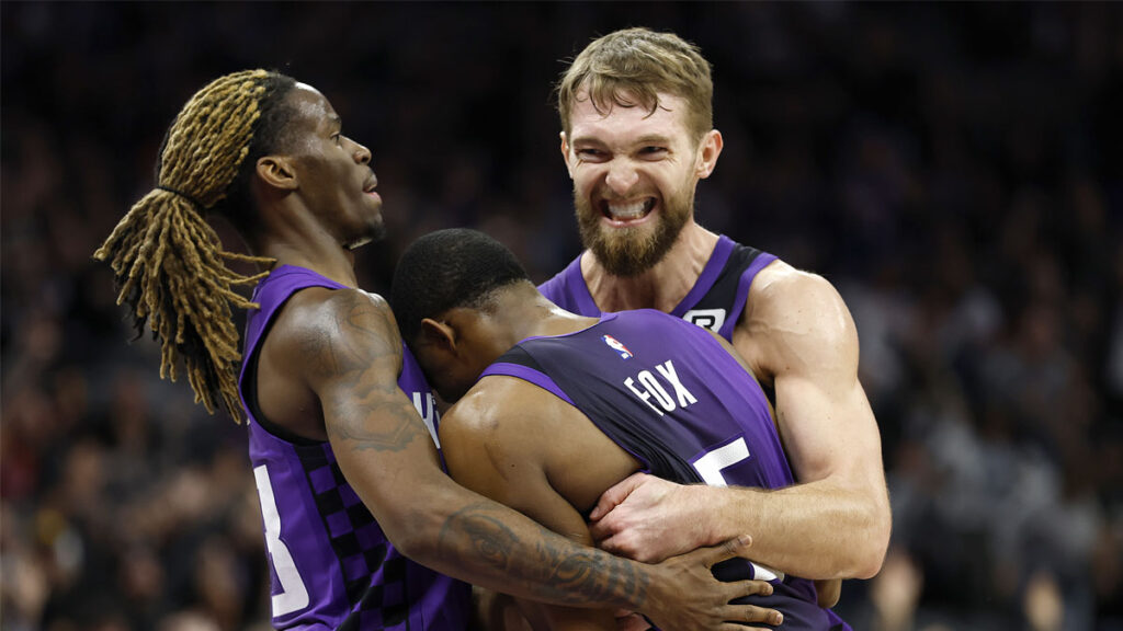 Kings take epic DPOG photo on G1C roof after win vs. 76ers