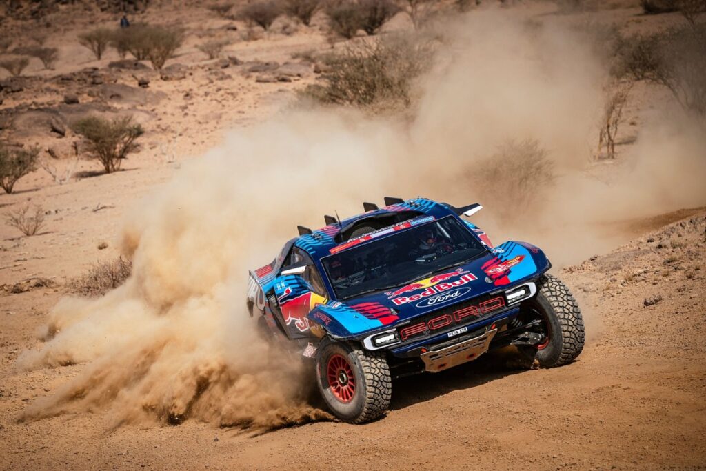 Sainz suffers rollover in crucial 48-hour Dakar stage