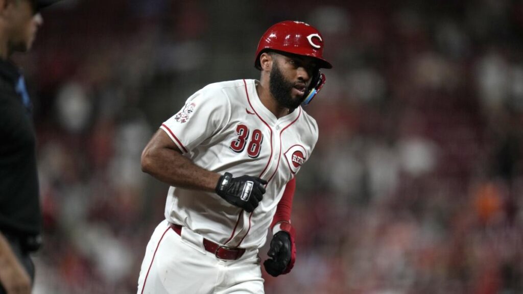 Nationals and infielder Amed Rosario agree to 1-year,  million contract