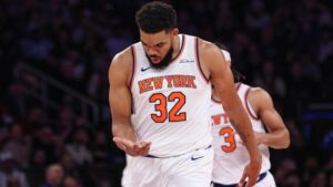 Karl-Anthony Towns returns to lineup, helps Knicks snap losing streak with 112-98 win over Raptors