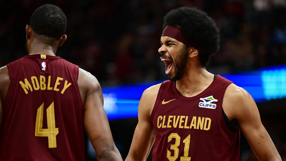 Evan Mobley and Jarrett Allen combined for 46 points and 22 rebounds in the Cavs' win over the Thunder on Wednesday.