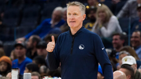 Warriors’ wait-and-see NBA trade deadline approach makes sense to Kerr