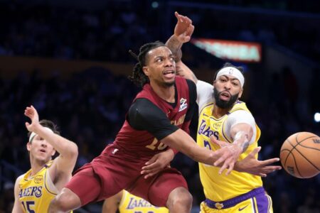 Lakers keep Cavaliers close early, but fall to potent Cleveland at Crypto.com Arena