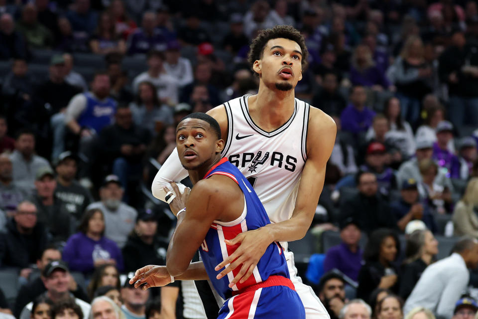 SACRAMENTO, CALIFORNIA - DECEMBER 01: Victor Wembanyama #1 of the San Antonio Spurs and De'Aaron Fox #5 of the Sacramento Kings go for a rebound in the first half at Golden 1 Center on December 01, 2024 in Sacramento, California. NOTE TO USER: User expressly acknowledges and agrees that, by downloading and/or using this photograph, user is consenting to the terms and conditions of the Getty Images License Agreement.   (Photo by Ezra Shaw/Getty Images)