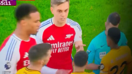 ‘Funniest thing I’ve seen’ – Fans spot Arsenal star Leandro Trossard’s 6-word comment about Michael Oliver to Wolves ace