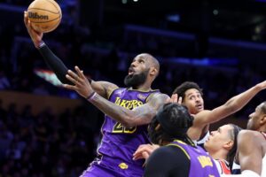 Lakers get back on track against woeful Washington