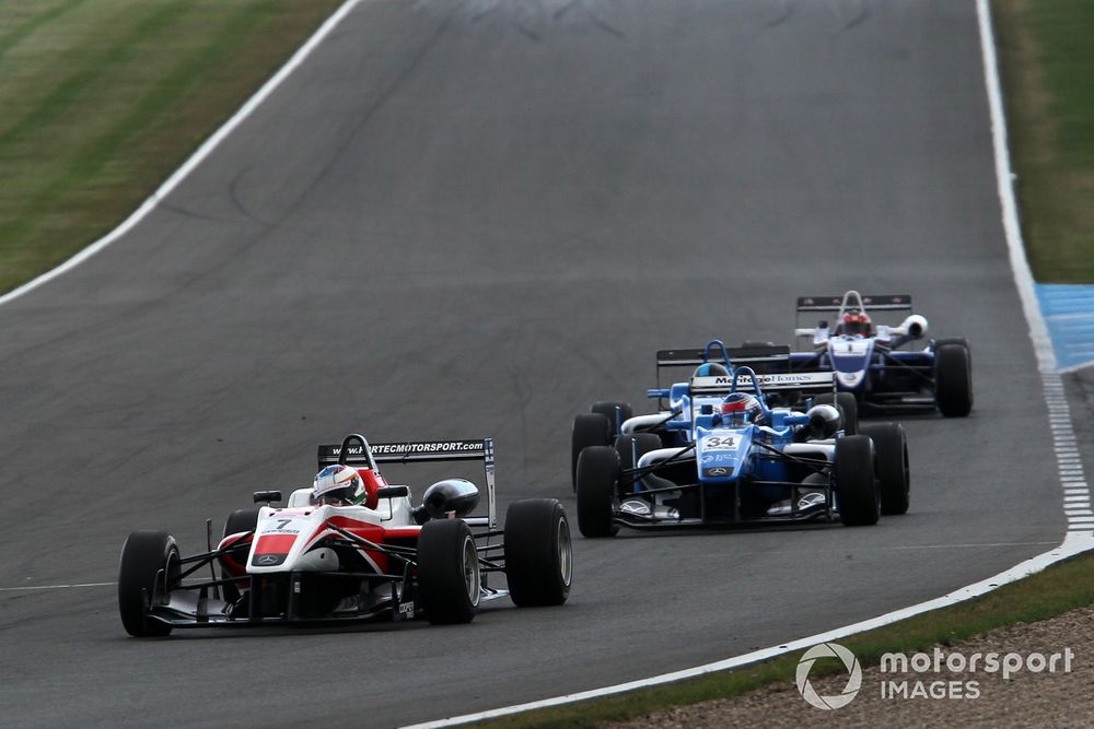 A pitiful sight to end the British F3 era as Rao leads into the first corner with title rival Cao starting from the pits