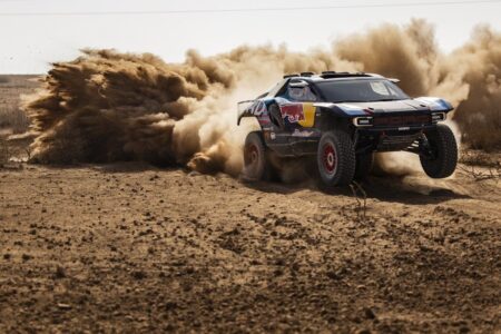 Sainz predicts “strange” tactical battle in Dakar Rally