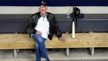 ‘Mr. Baseball’ Bob Uecker, Brewers announcer, dies at 90