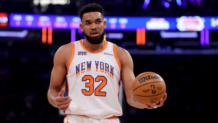 Knicks’ Karl-Anthony Towns dealing with bone chip in thumb, considered day-to-day