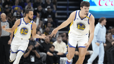 How rookie Post is building chemistry with Steph as role grows