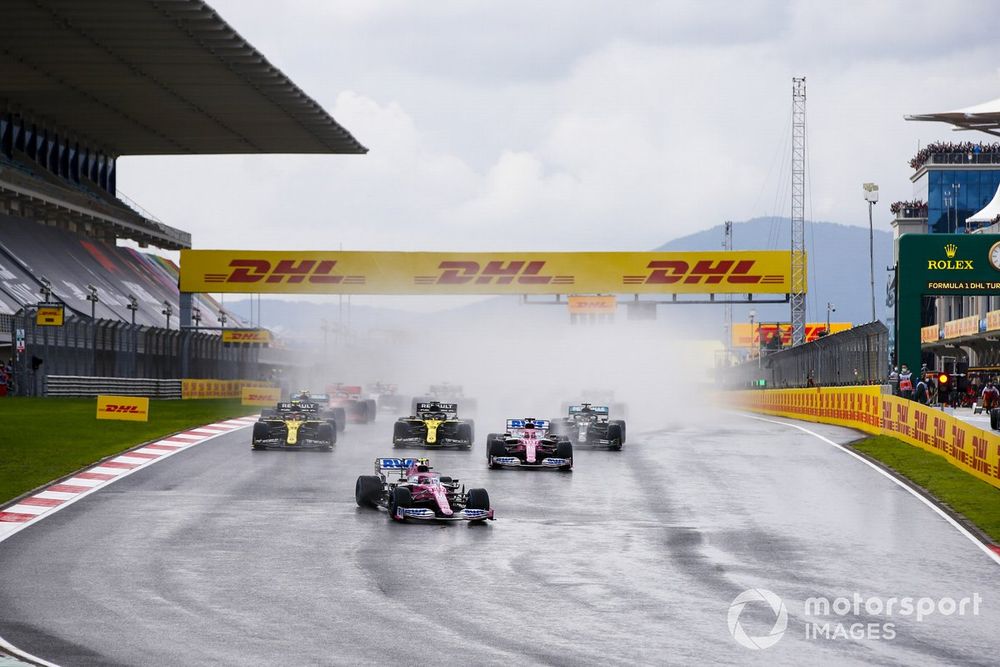 Lance Stroll, Racing Point RP20, Sergio Perez, Racing Point RP20, Daniel Ricciardo, Renault F1 Team R.S.20, Esteban Ocon, Renault F1 Team R.S.20, Lewis Hamilton, Mercedes F1 W11, and the rest of the field at the start