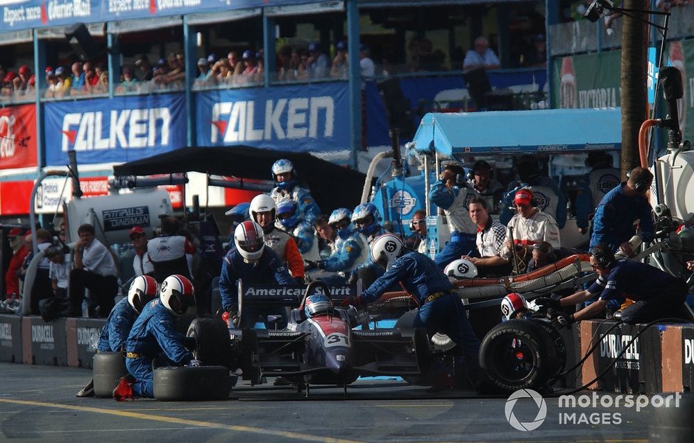 Well-timed switch to slicks proved crucial in elevating Hunter-Reay to victory at Surfers