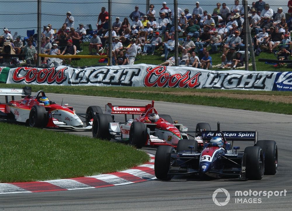 Mid-Ohio favoured the Reynard and allowed Hunter-Reay to finish third, but the car had not looked like winning in 2003 prior to visiting Surfers Paradise