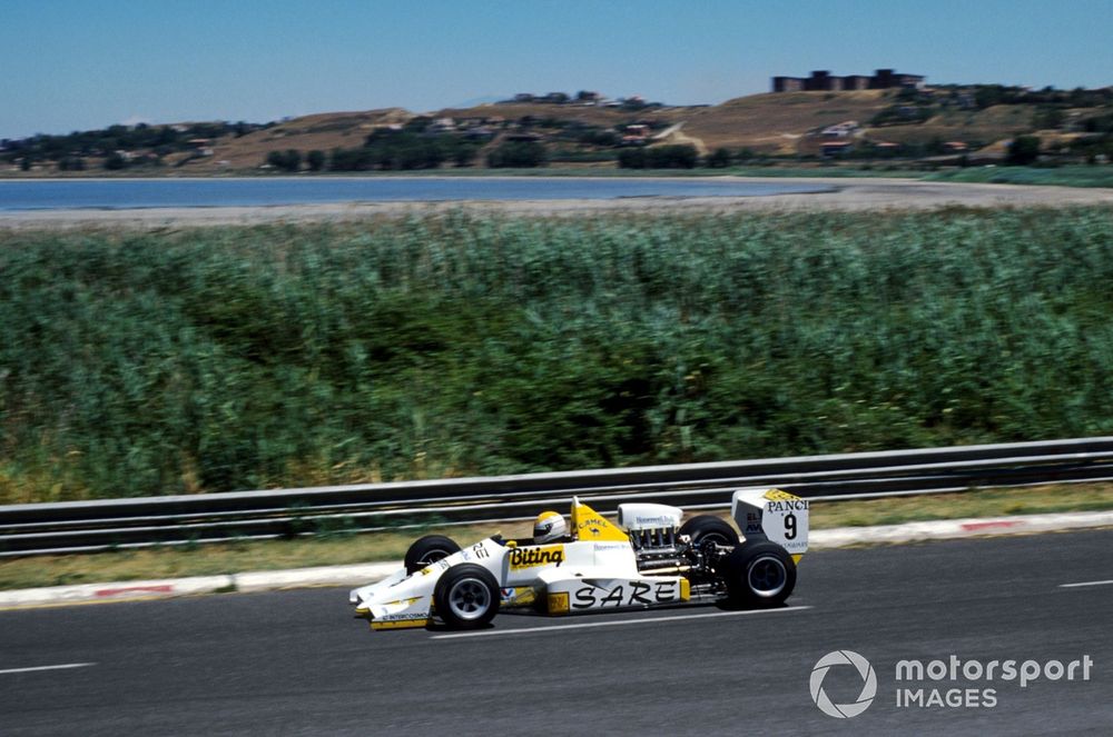 Martini continued to race in F3000 after placing second in 1986, scoring March's only win of a dire 1988 at Enna