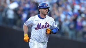 SEE IT: Baseball world reacts to Mets re-signing Pete Alonso